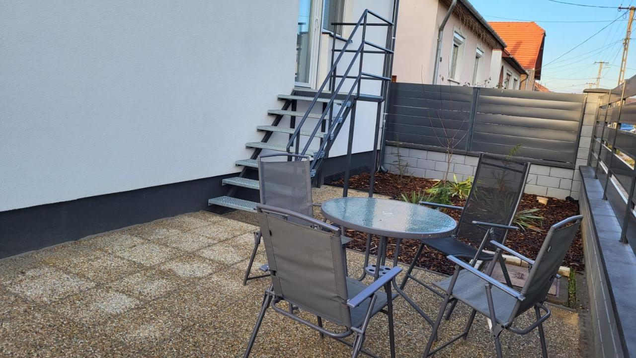 Relax Apartments Sarvar A1 Exteriör bild
